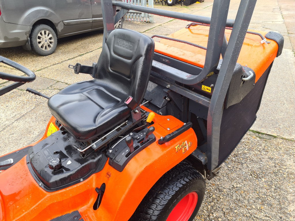 KUBOTA G23-II Low Dump Rideon - 1002hrs