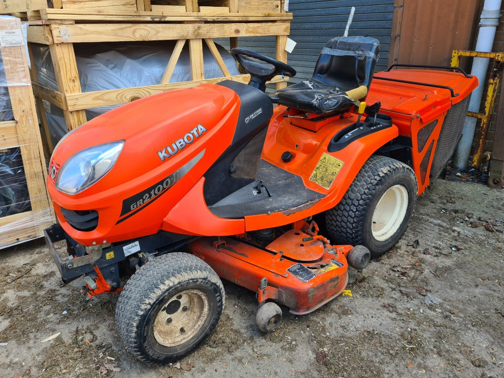 KUBOTA GR2100 Rideon with 48" deck - 1135hrs - POA