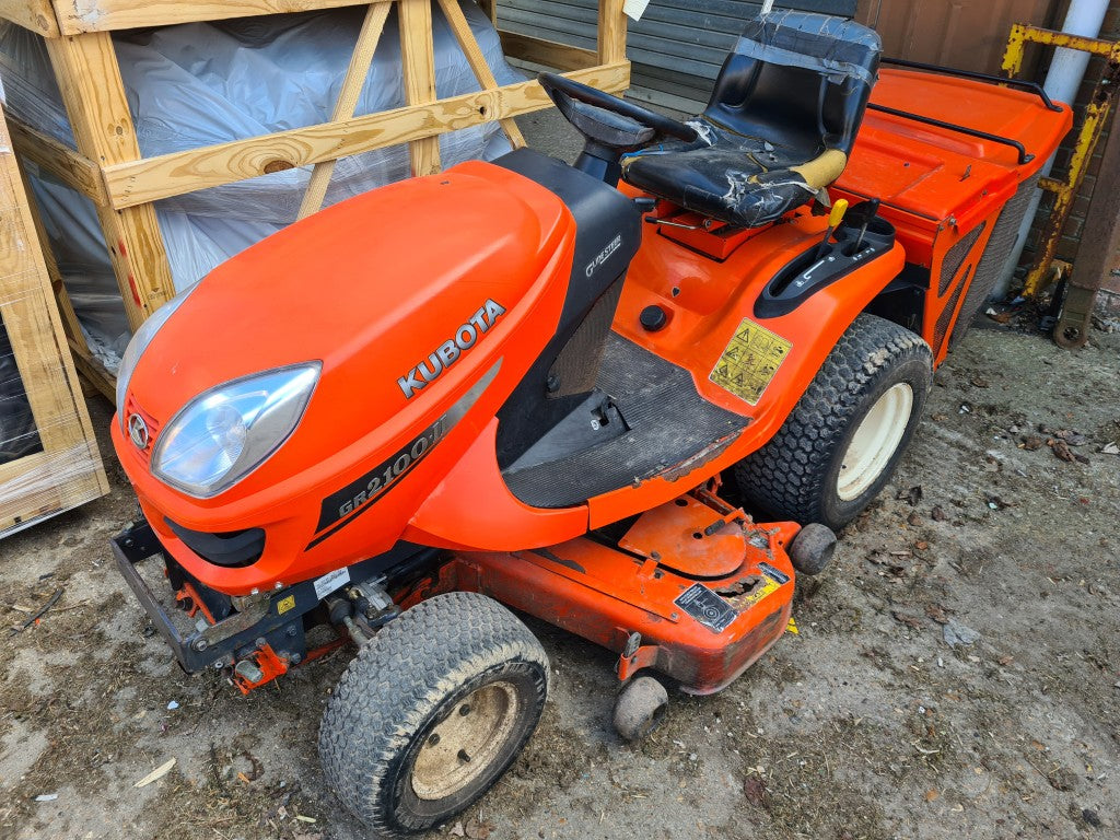 KUBOTA GR2100 Rideon with 48" deck - 1135hrs - POA