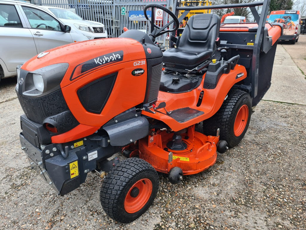 Used KUBOTA G231 LD (Low Dump) 48" Rideon Mower with Collector - 200hrs