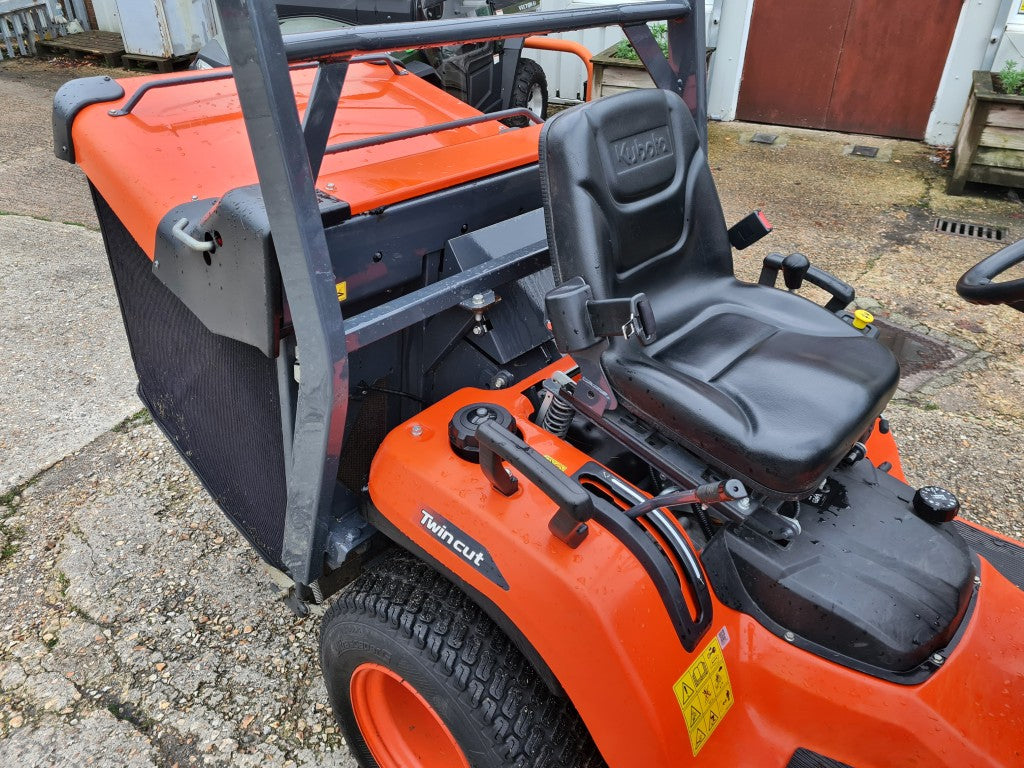Used KUBOTA G231 LD (Low Dump) 48" Rideon Mower with Collector - 200hrs