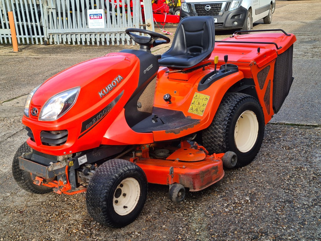 KUBOTA GR2100 Rideon with 48" deck - 1135hrs - POA