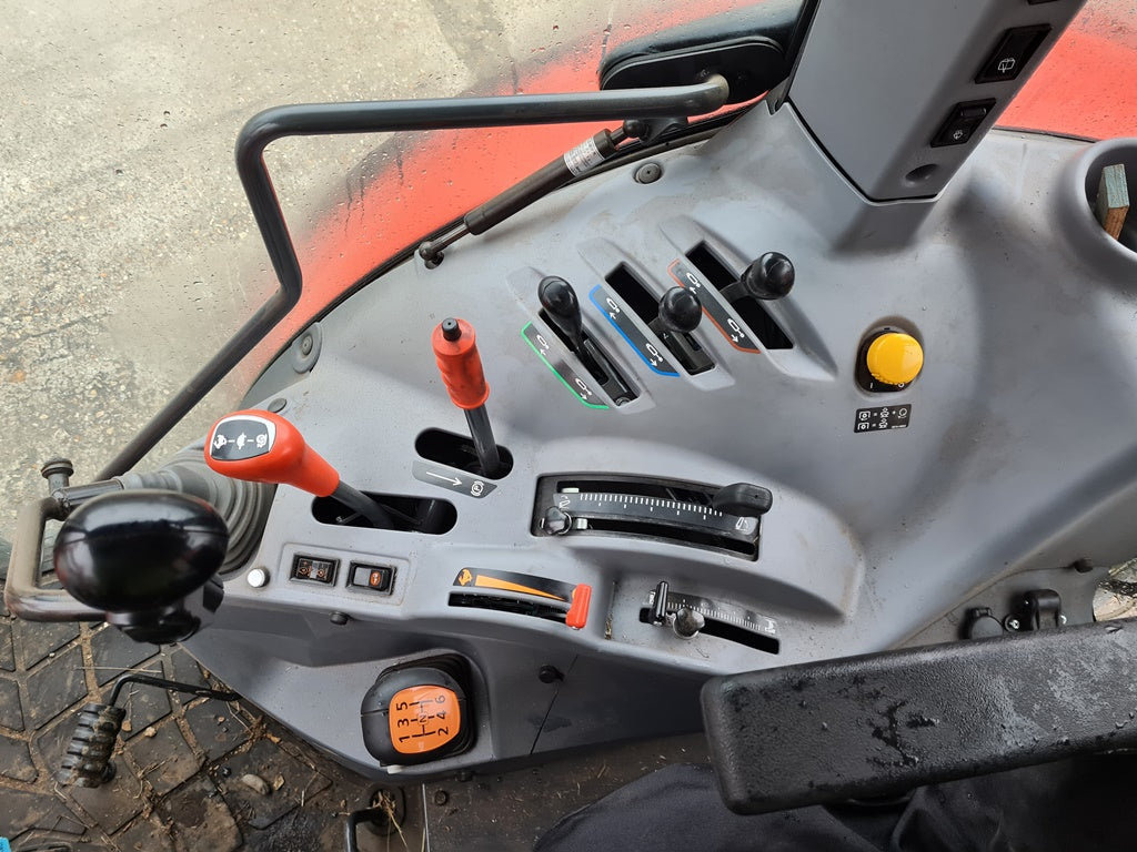 Kubota M4073 74hp Tractor c/w Loader - only 350hrs - £42,200 +vat