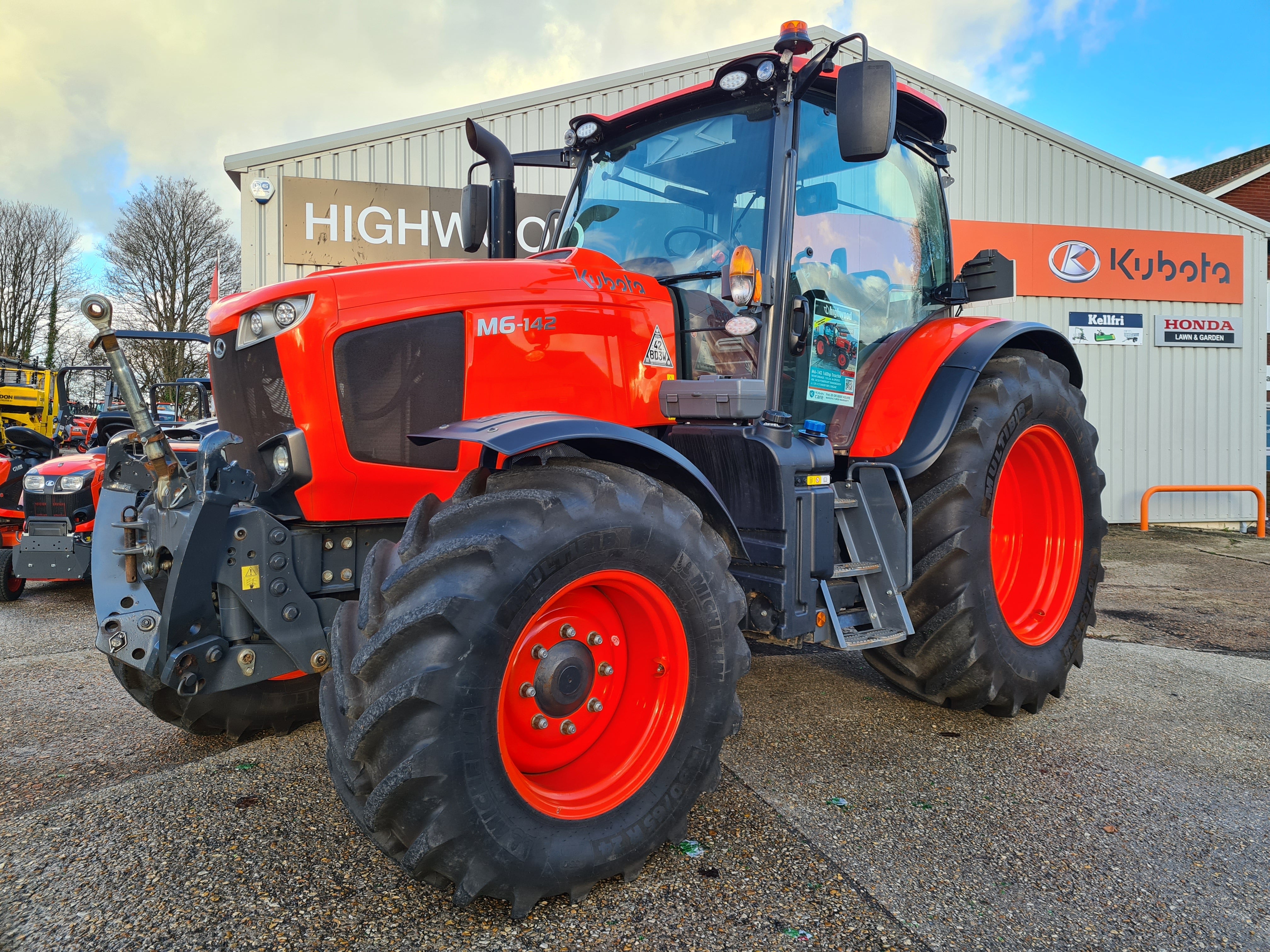 Kubota M6-142 x-Demo 40k 24/24 Tractor - only 300hrs - £POA