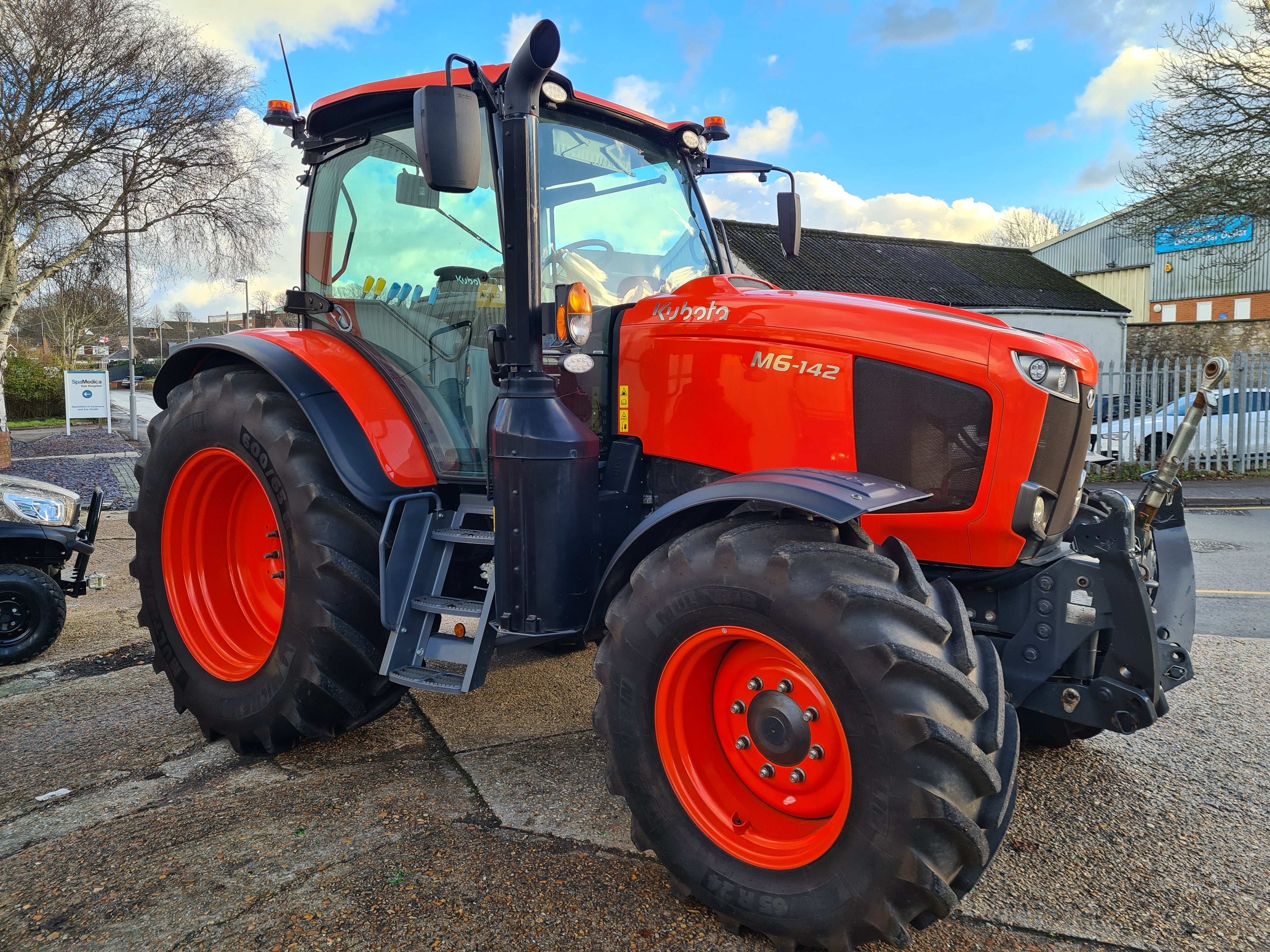 Kubota M6-142 x-Demo 40k 24/24 Tractor - only 300hrs - £POA