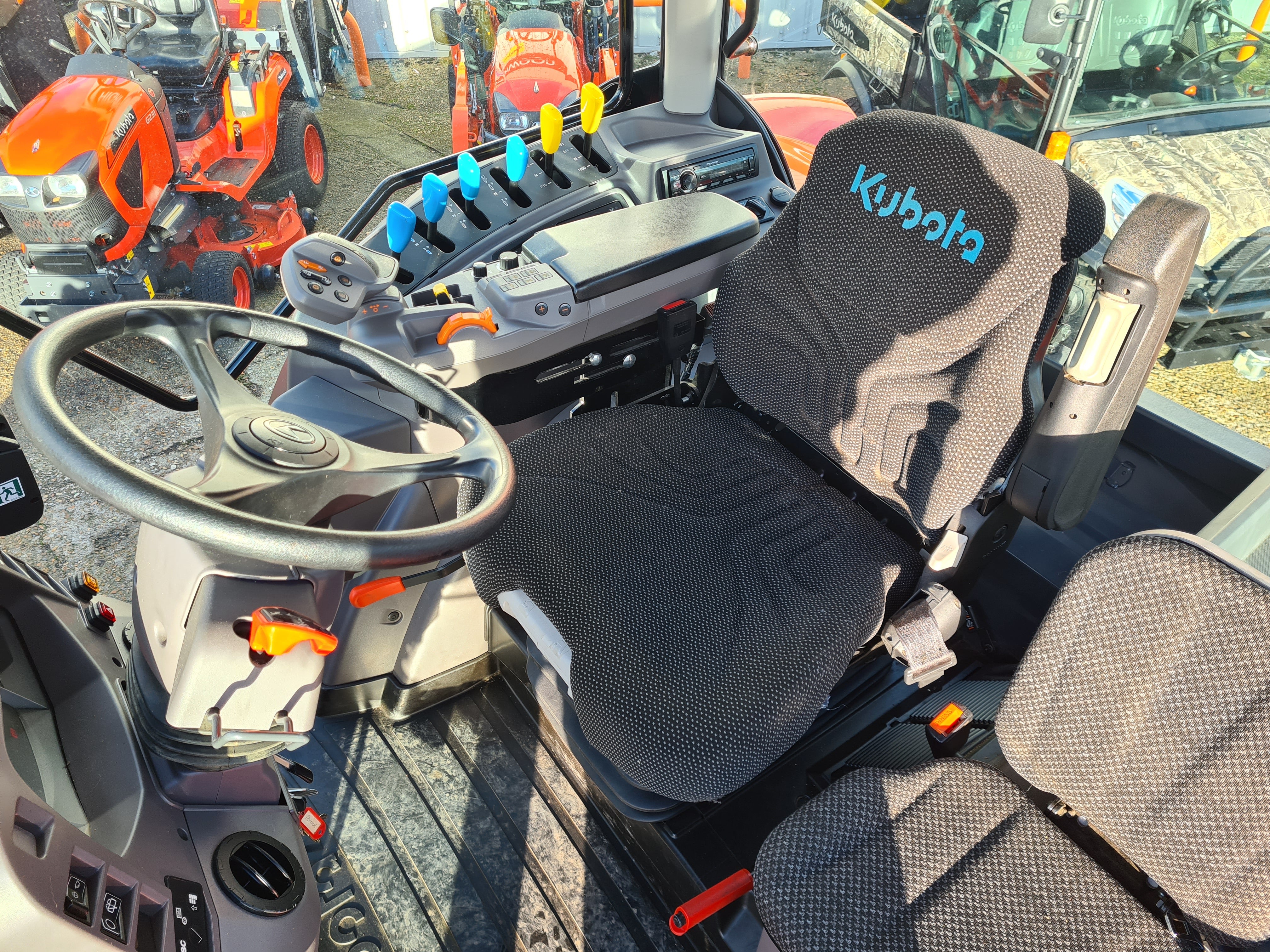 Kubota M6-142 x-Demo 40k 24/24 Tractor - only 300hrs - £POA