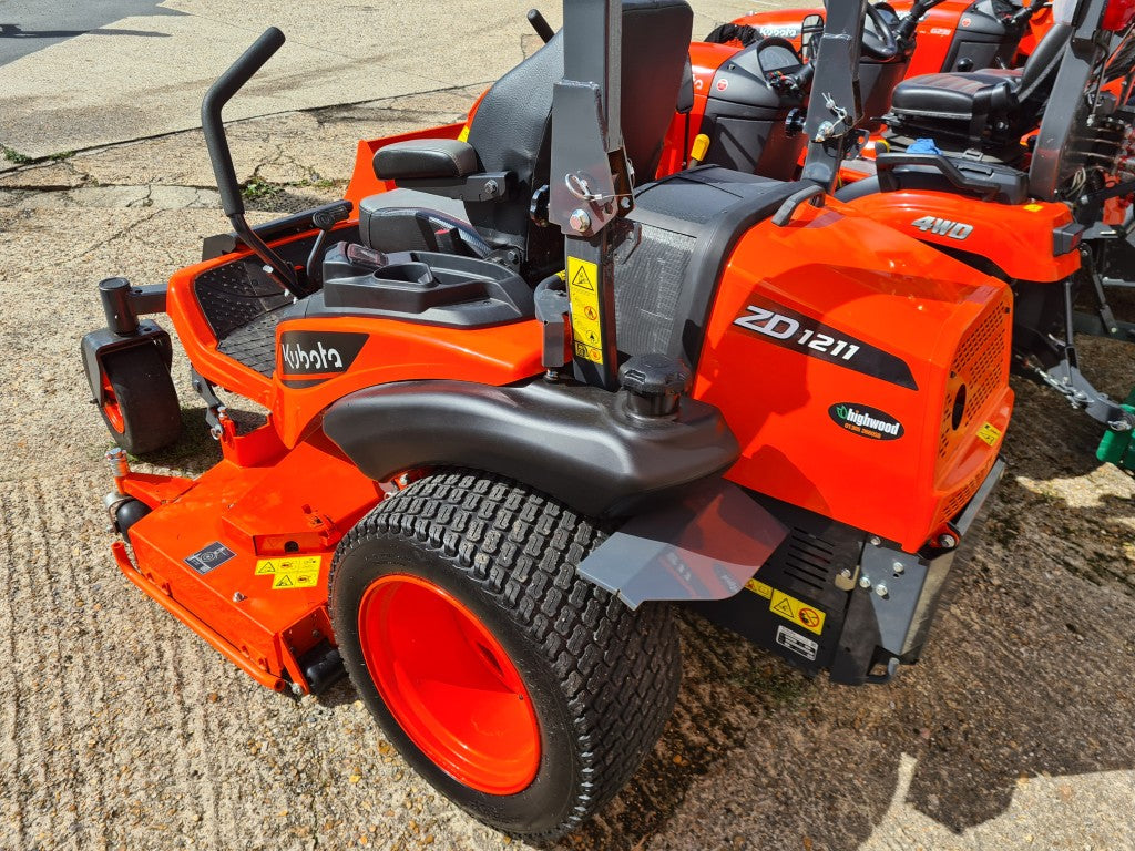 Kubota ZD1211 Zero Turn 24hp Rideon Mower with 60" deck - £17,500 +vat