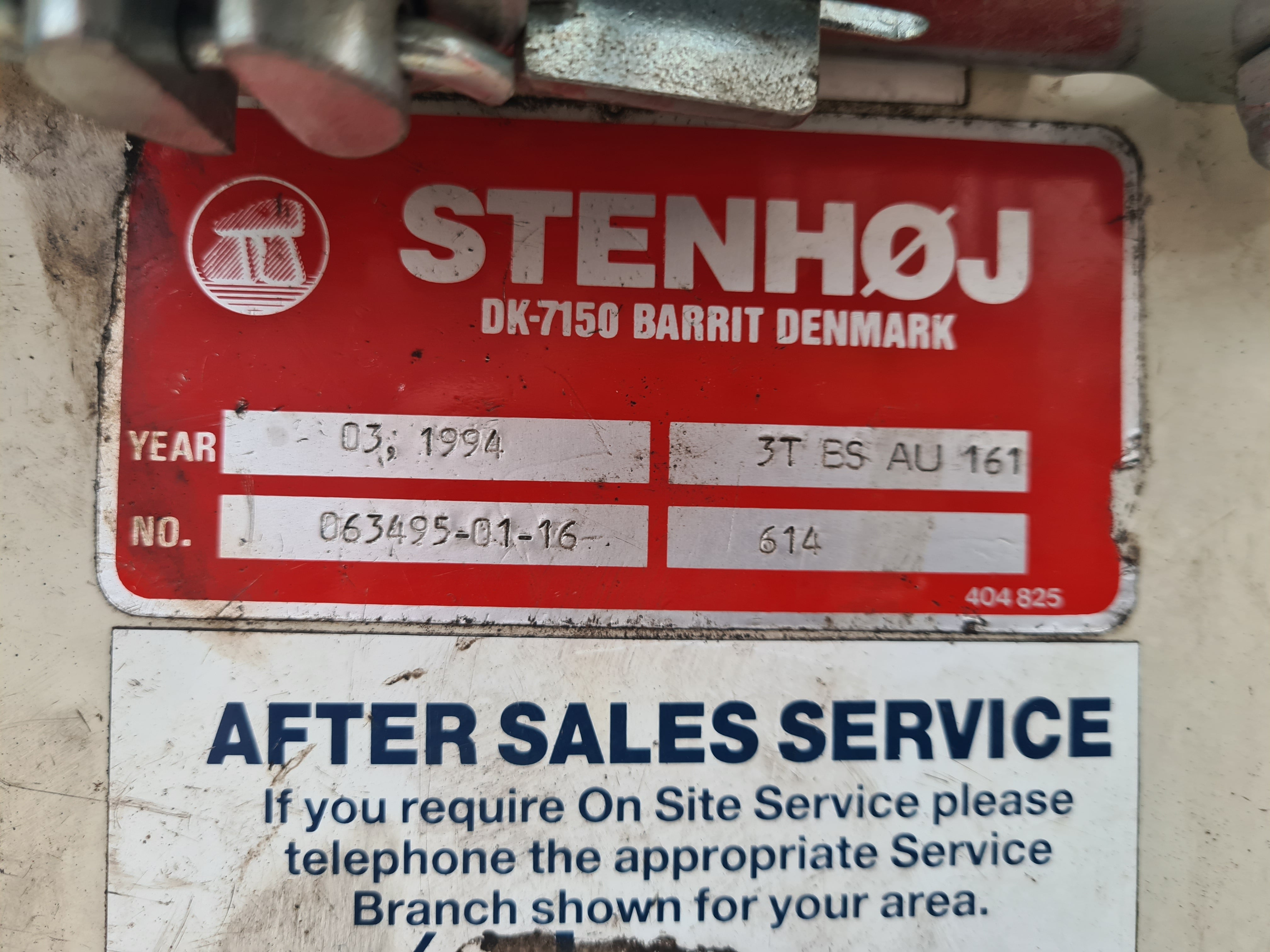 Used STENHOJ 3t (3000kg) two post garage lift - SPARES or REPAIR - £500 +vat