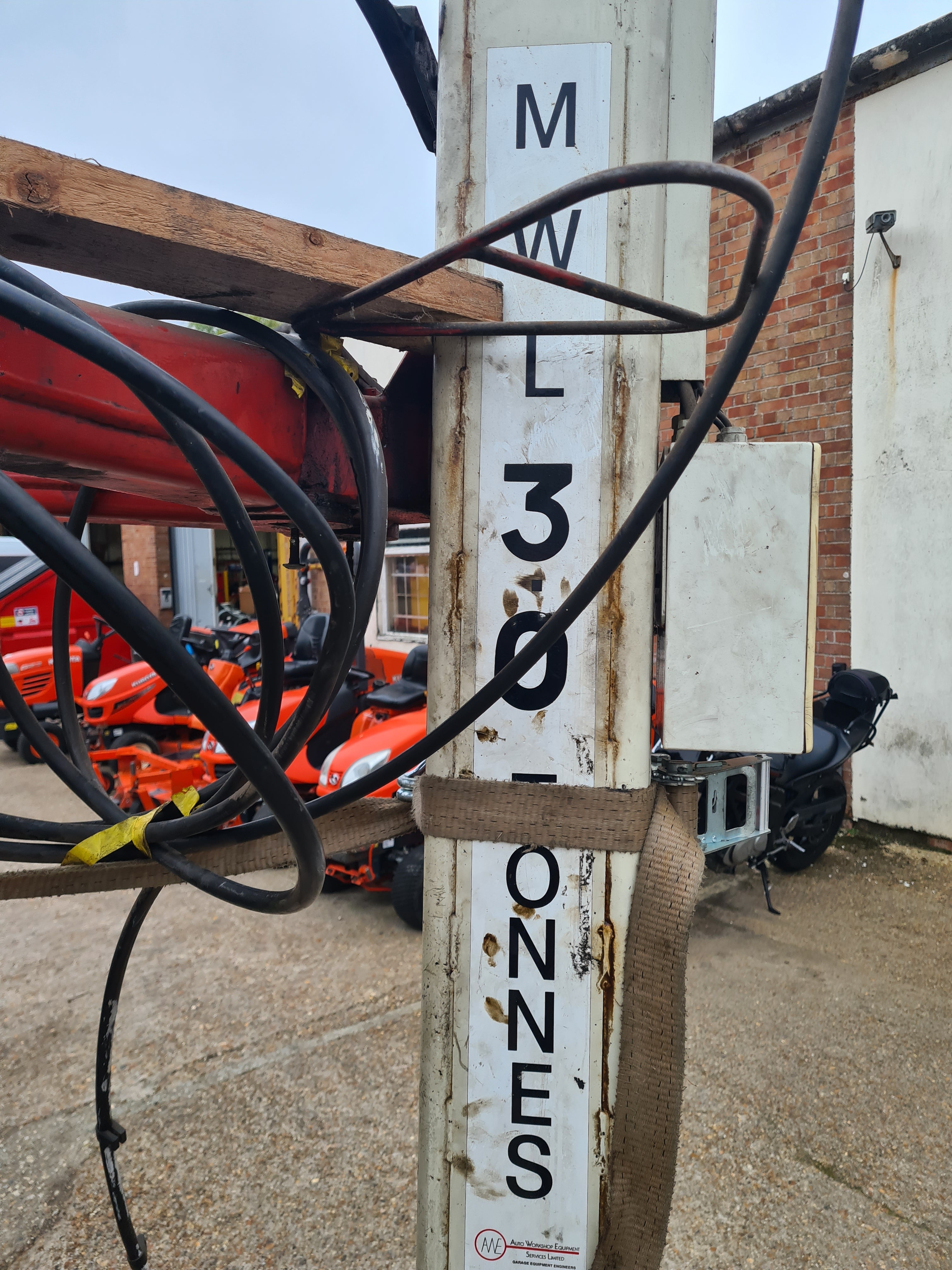 Used STENHOJ 3t (3000kg) two post garage lift - SPARES or REPAIR - £500 +vat