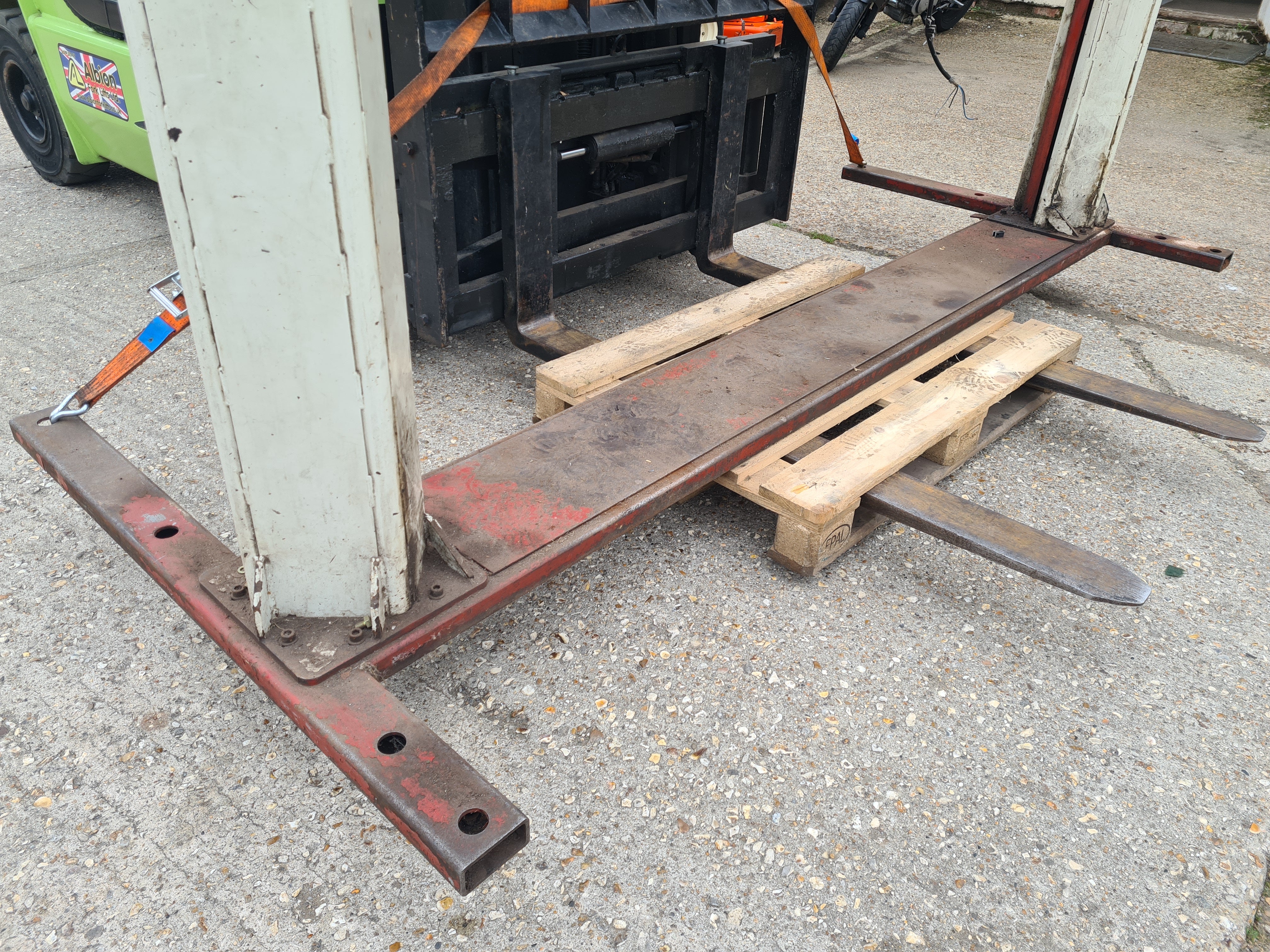 Used STENHOJ 3t (3000kg) two post garage lift - SPARES or REPAIR - £500 +vat