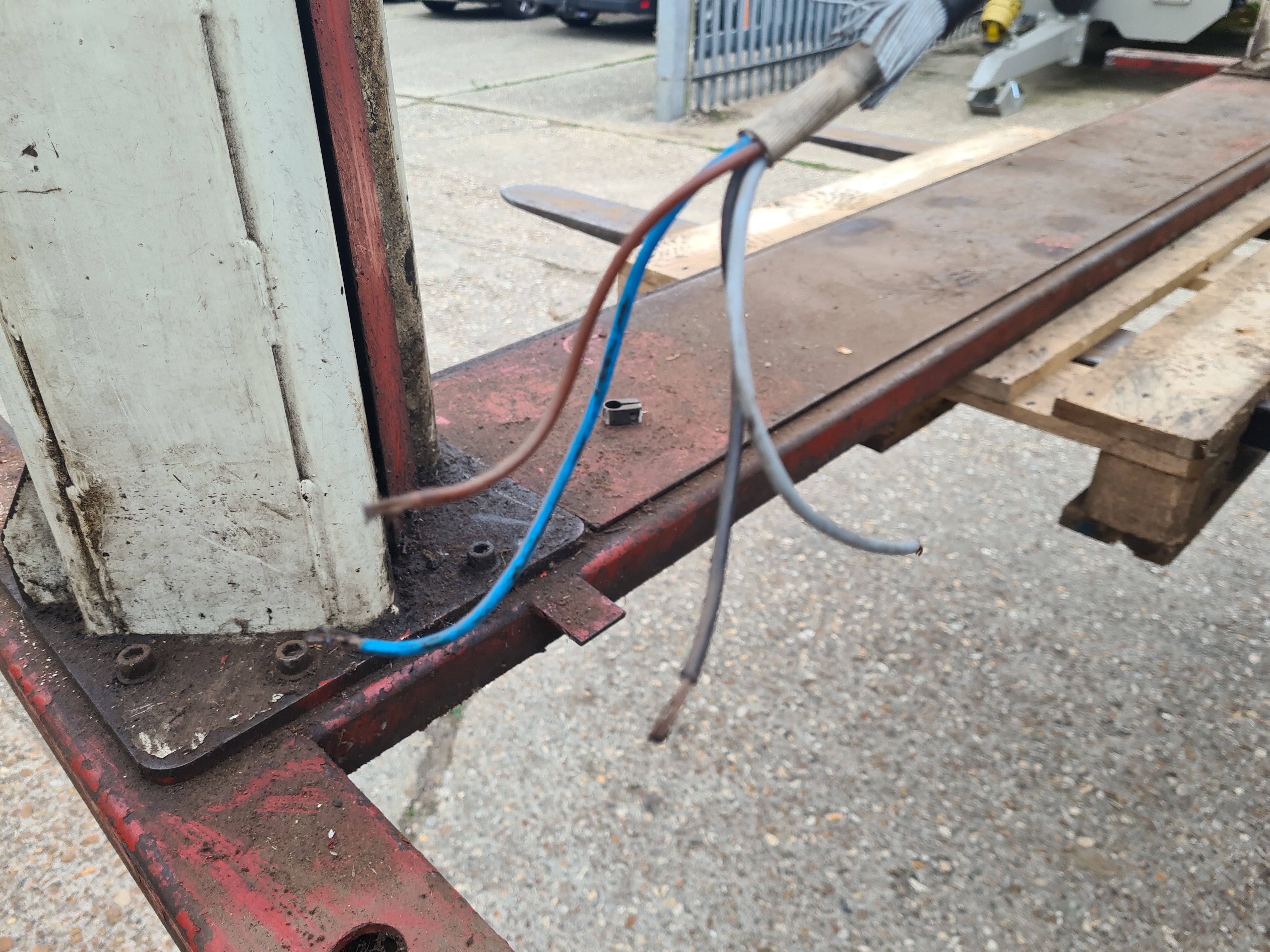 Used STENHOJ 3t (3000kg) two post garage lift - SPARES or REPAIR - £500 +vat