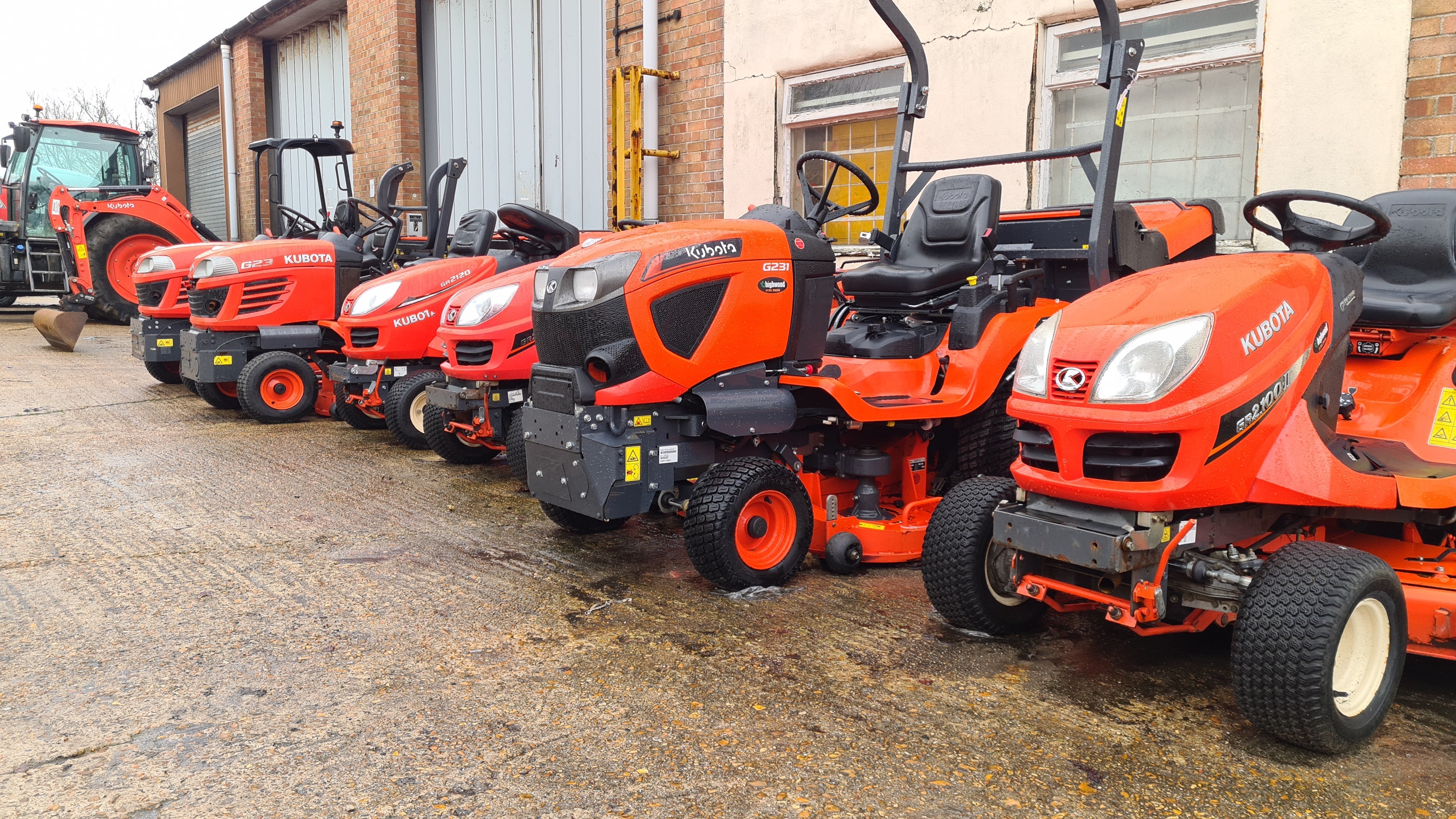 USED GROUNDCARE RIDEONS