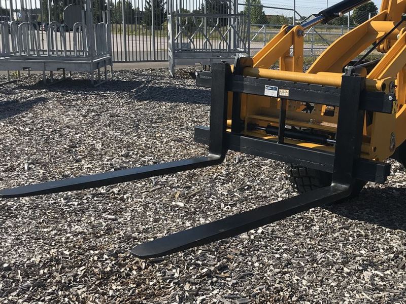 KELLFRI 2.5t 1.2m Pallet Forks w/ EURO brackets - £440 +vat