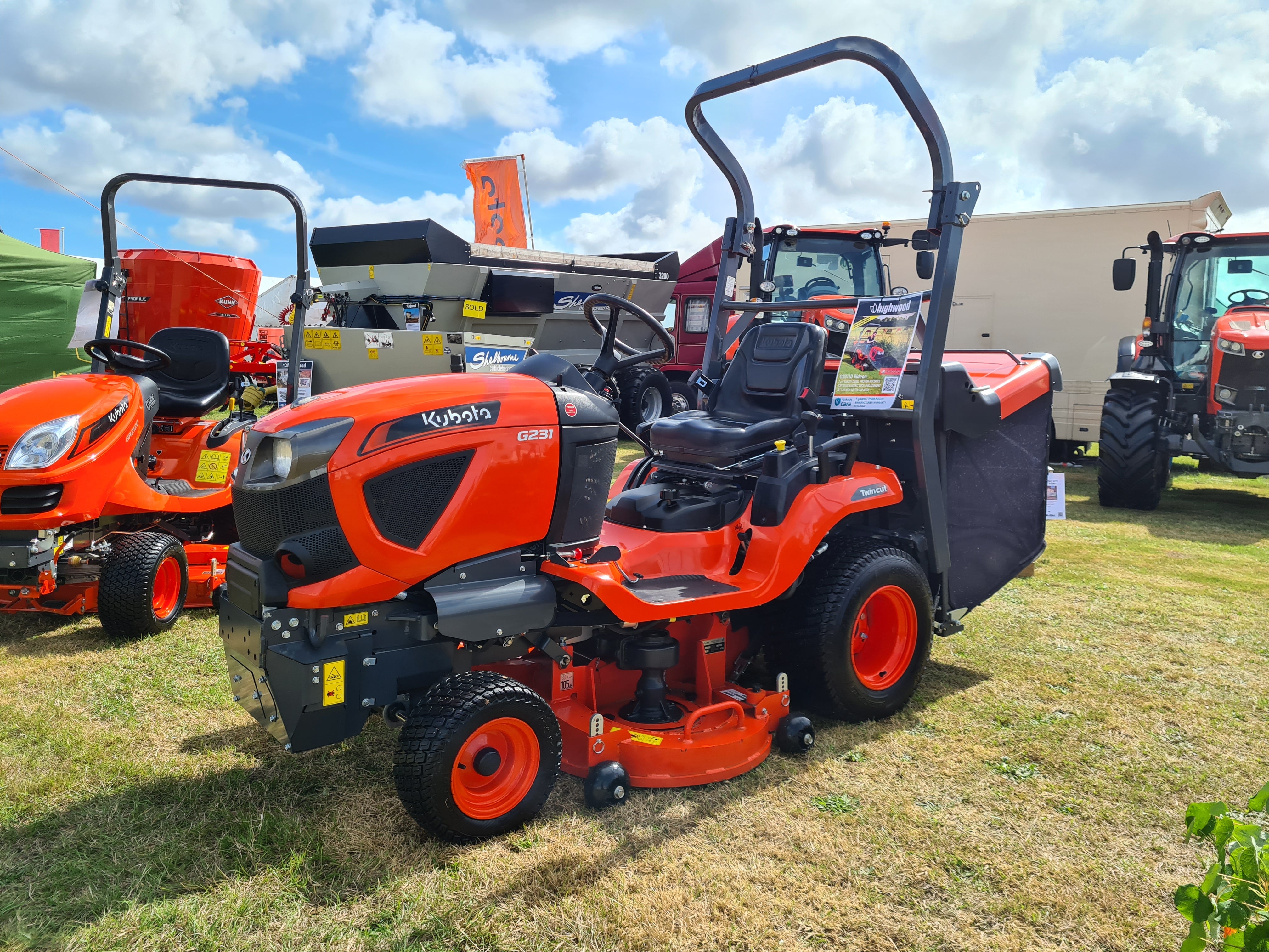 KUBOTA G231 LD (Low Dump) 48" Rideon Mower with Collector - £14,900 +vat