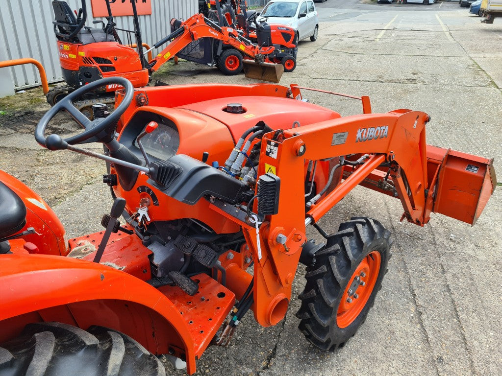Used Kubota L1361 36.6hp Compact Tractor