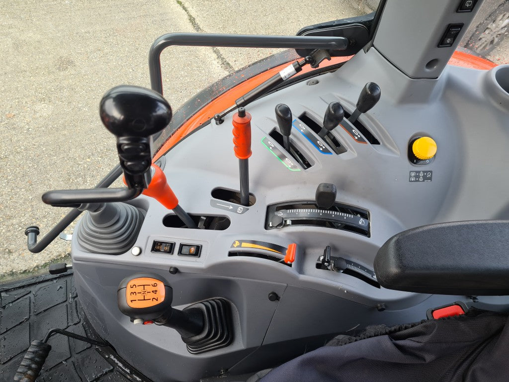 Kubota M4073 74hp Tractor c/w Loader - only 335hrs - £42,200 +vat