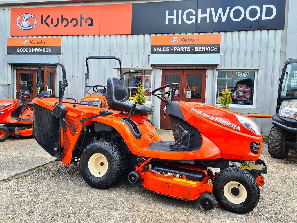 Used Kubota GR1600-II 42" Rideon Mower with Collector