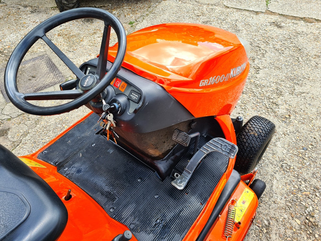 Used Kubota GR1600-II 42" Rideon Mower with Collector