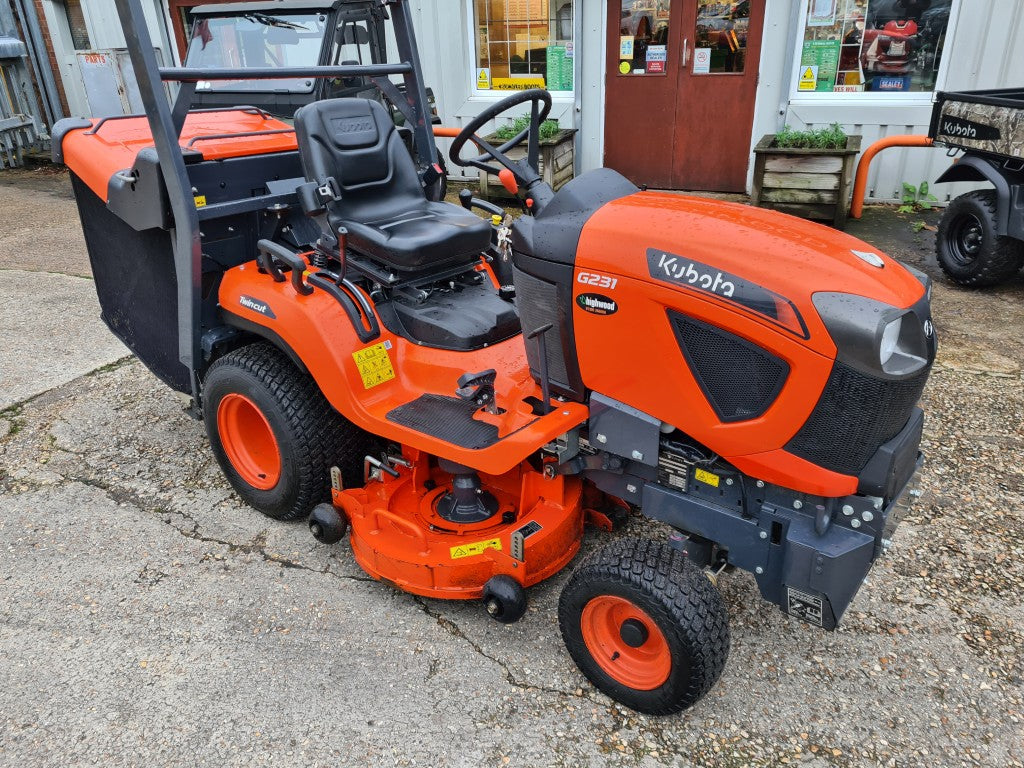 Used KUBOTA G231 LD (Low Dump) 48" Rideon Mower with Collector - 200hrs