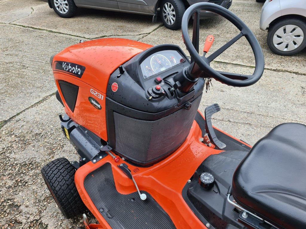 Used KUBOTA G231 LD (Low Dump) 48" Rideon Mower with Collector - 200hrs