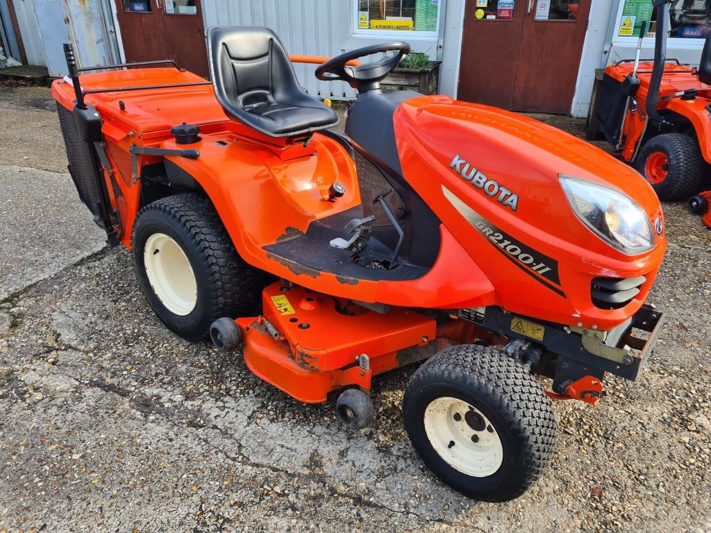 KUBOTA GR2100 Rideon with 48" deck - 1135hrs - POA