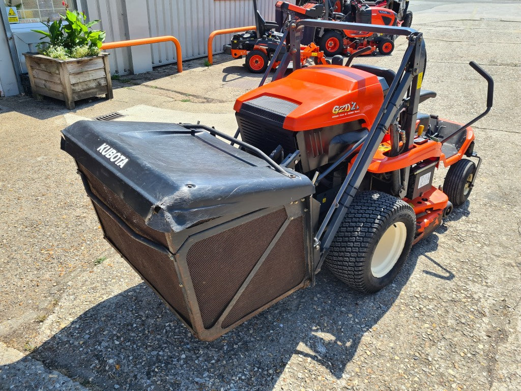 Kubota GZD21 Zero Turn High Dump Rideon Mower