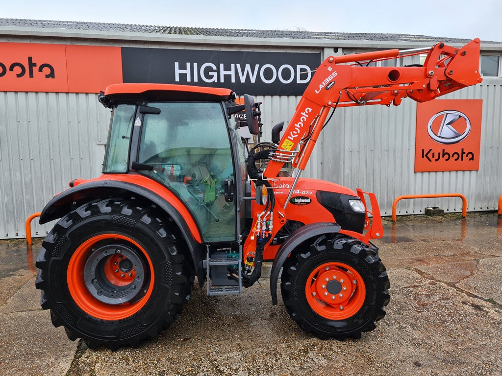 Kubota M4073 74hp Tractor c/w Loader - only 300hrs