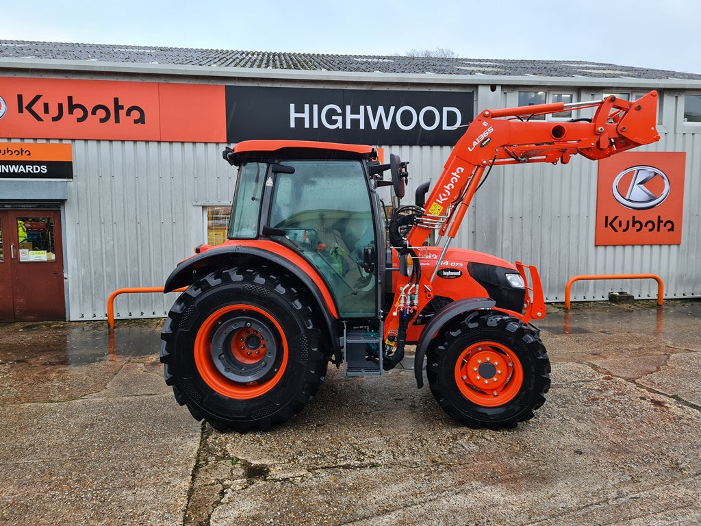 Kubota M4073 74hp Tractor c/w Loader - only 300hrs