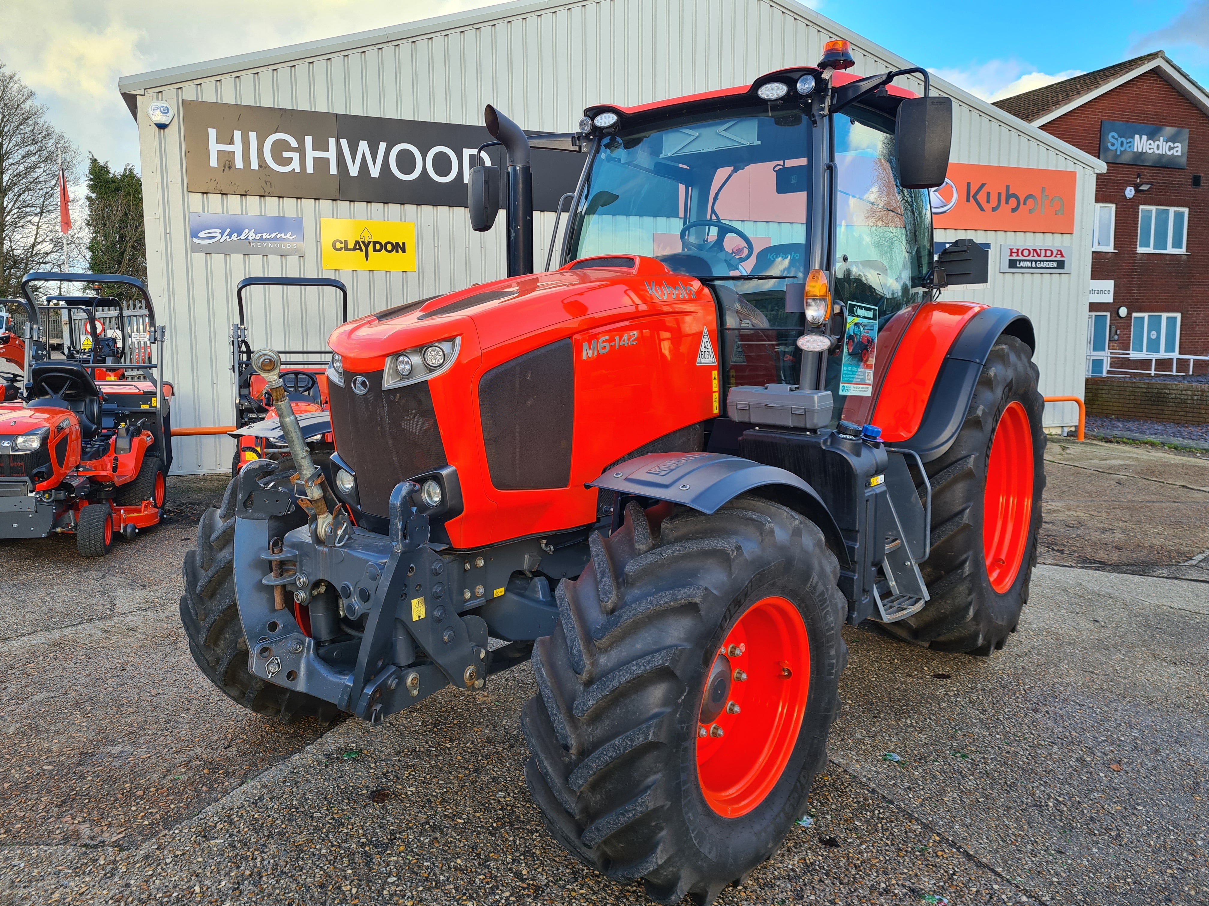 Kubota M6-142 x-Demo 40k 24/24 Tractor - only 300hrs - £POA