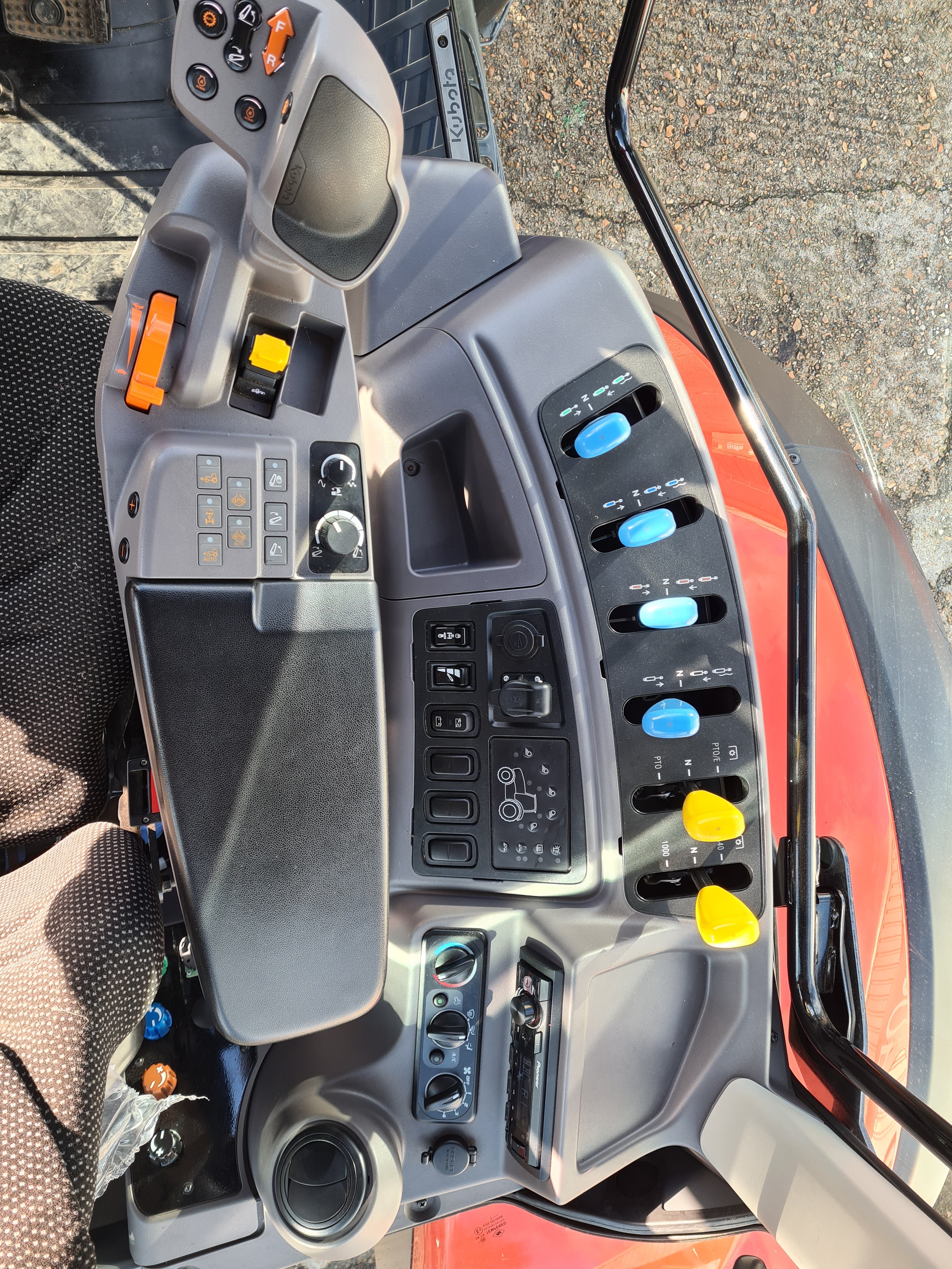 Kubota M6-142 x-Demo 40k 24/24 Tractor - only 300hrs - £POA