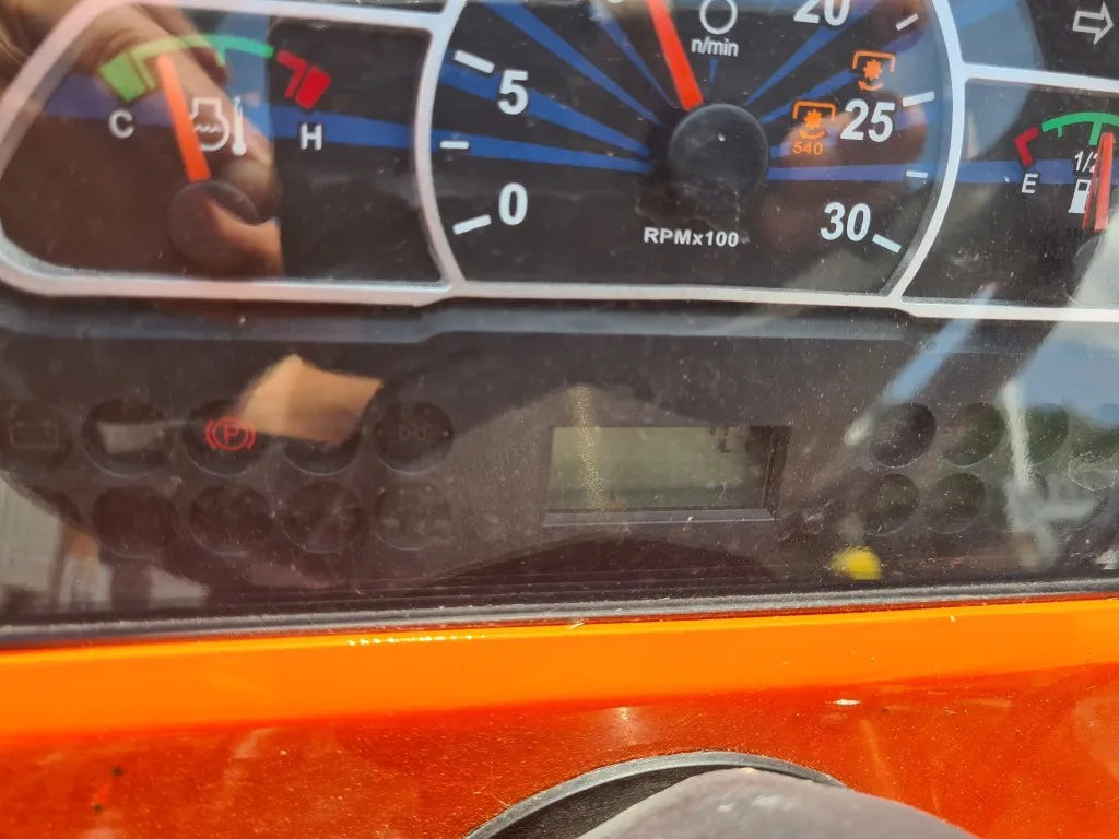 Kubota EK1261 HST Compact Tractor - Turf Tyres