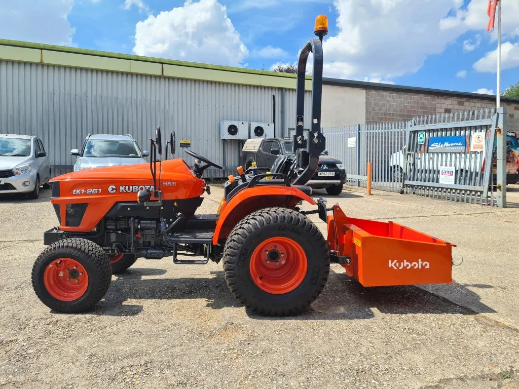 Kubota EK1261 HST Compact Tractor - Turf Tyres