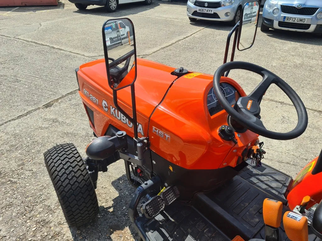 Kubota EK1261 HST Compact Tractor - Turf Tyres