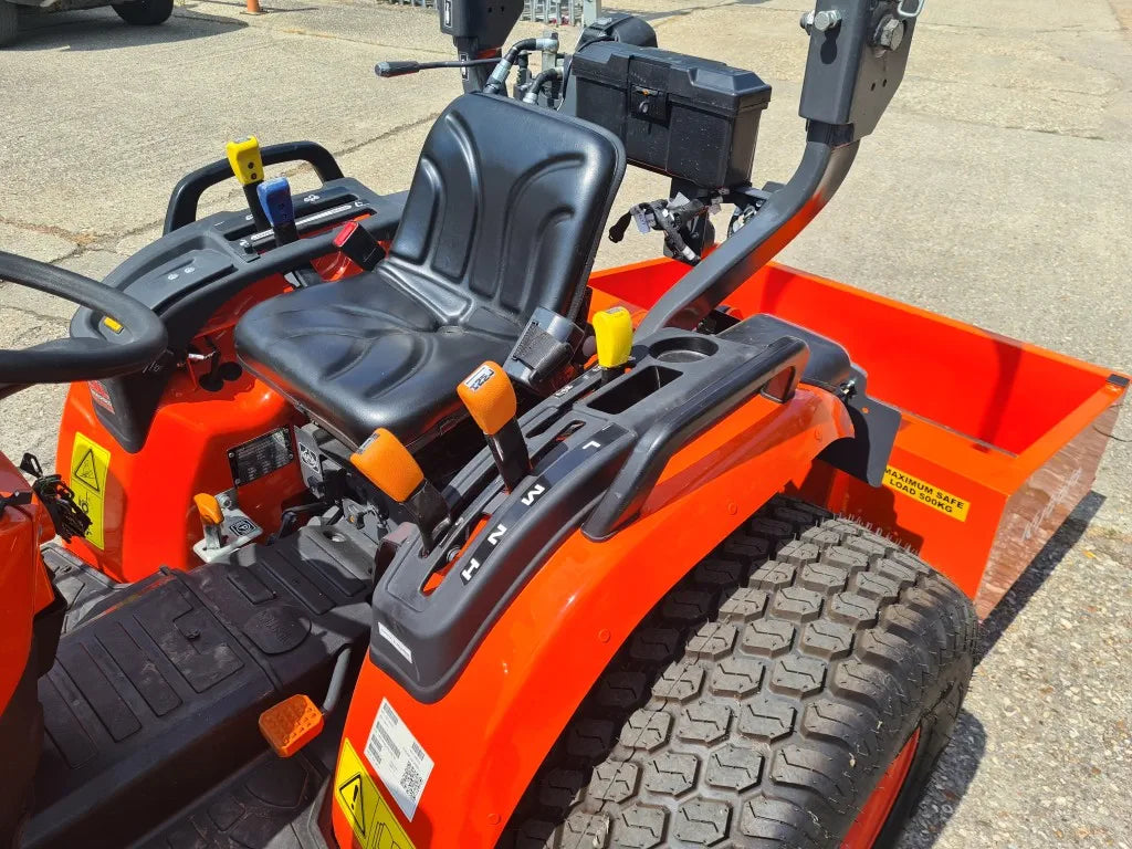 Kubota EK1261 HST Compact Tractor - Turf Tyres