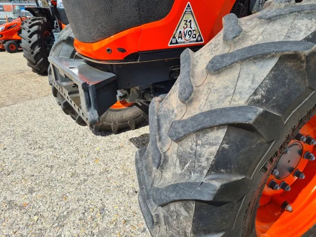 Used Kubota M4072 72hp Tractor c/w Loader