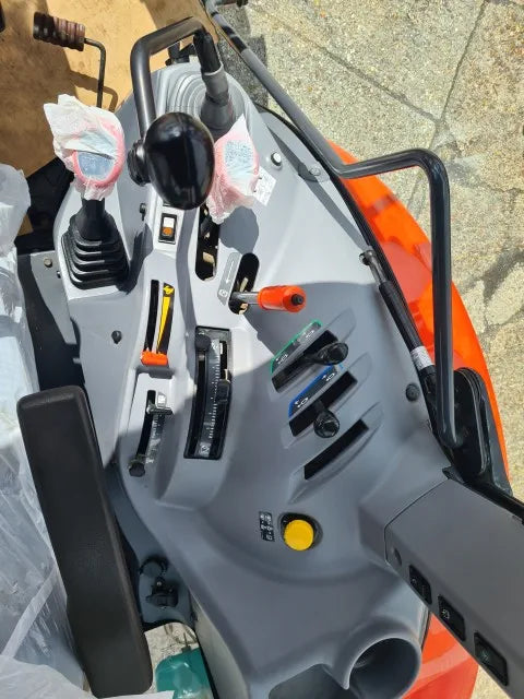 Used Kubota M4072 72hp Tractor c/w Loader