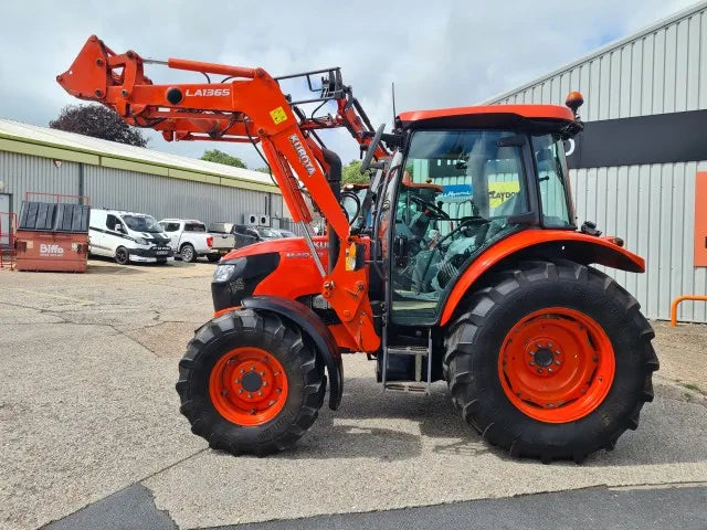 Used Kubota M4072 72hp Tractor c/w Loader