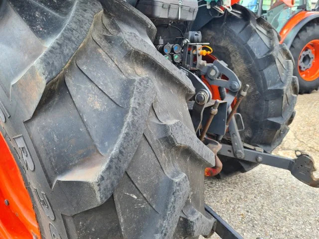 Used Kubota M4072 72hp Tractor c/w Loader