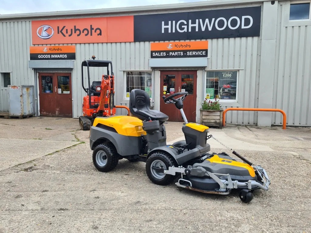 USED Stiga Park 500 Out Front Ride On Mower