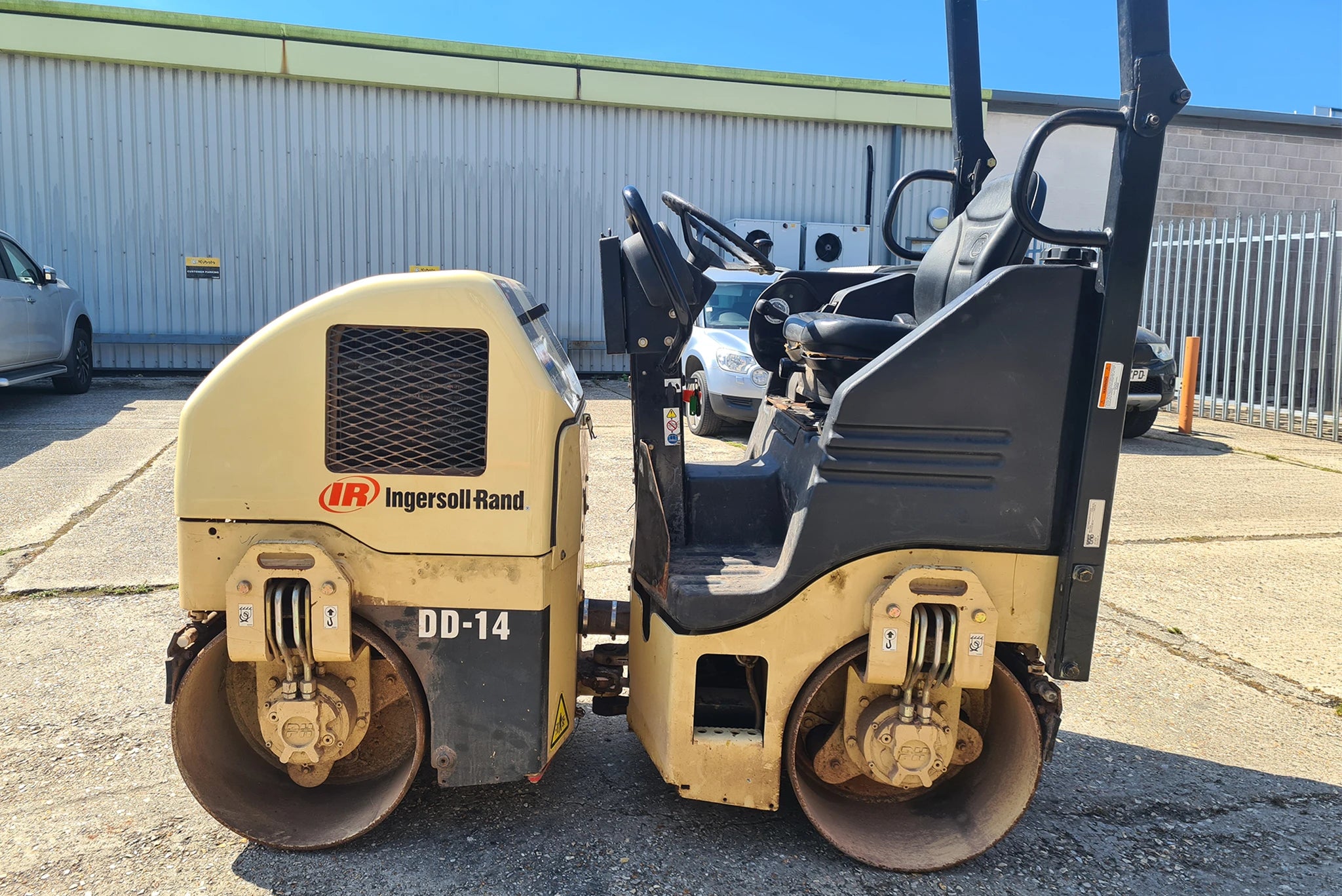 Ingersoll-Rand DD14 Powered Compactor