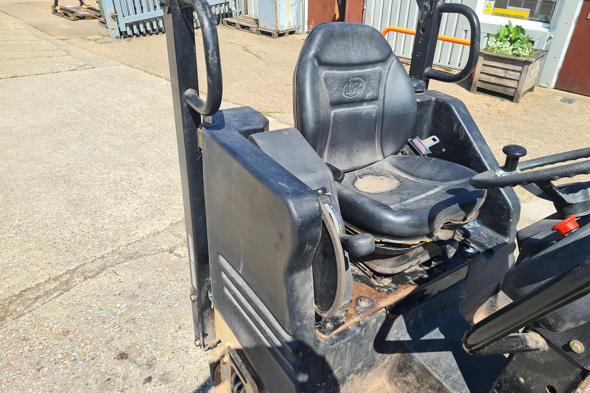 Ingersoll-Rand DD14 Powered Compactor