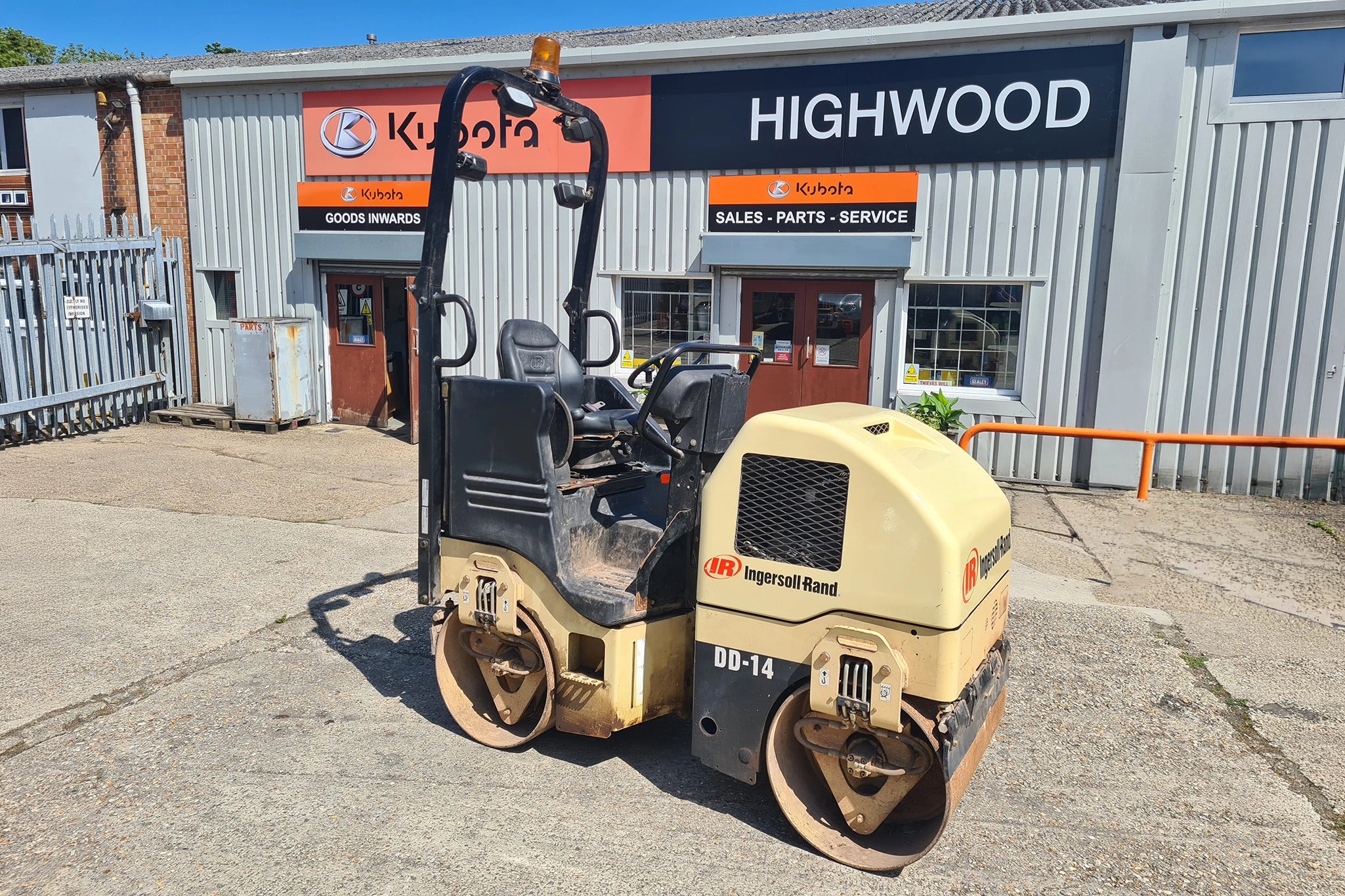Ingersoll-Rand DD14 Powered Compactor