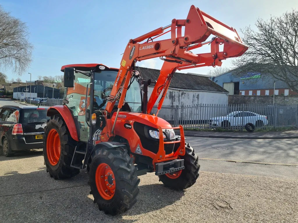 Used Kubota M4062 62hp Tractor c/w Loader - only 889hrs