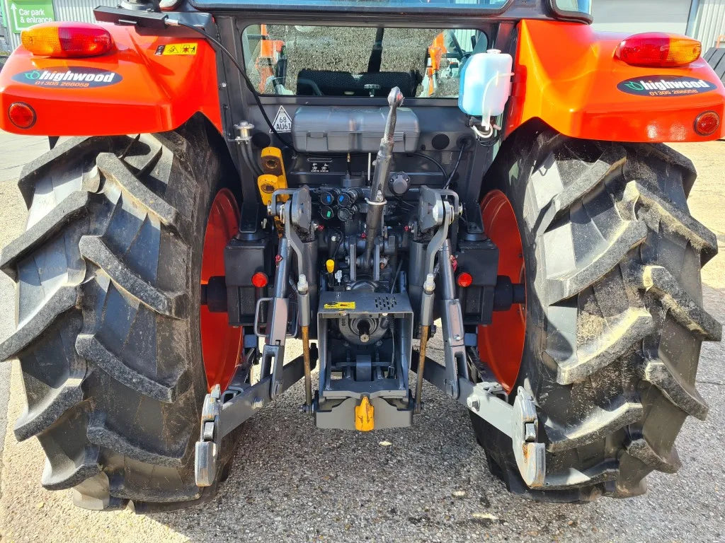Used Kubota M4062 62hp Tractor c/w Loader - only 889hrs