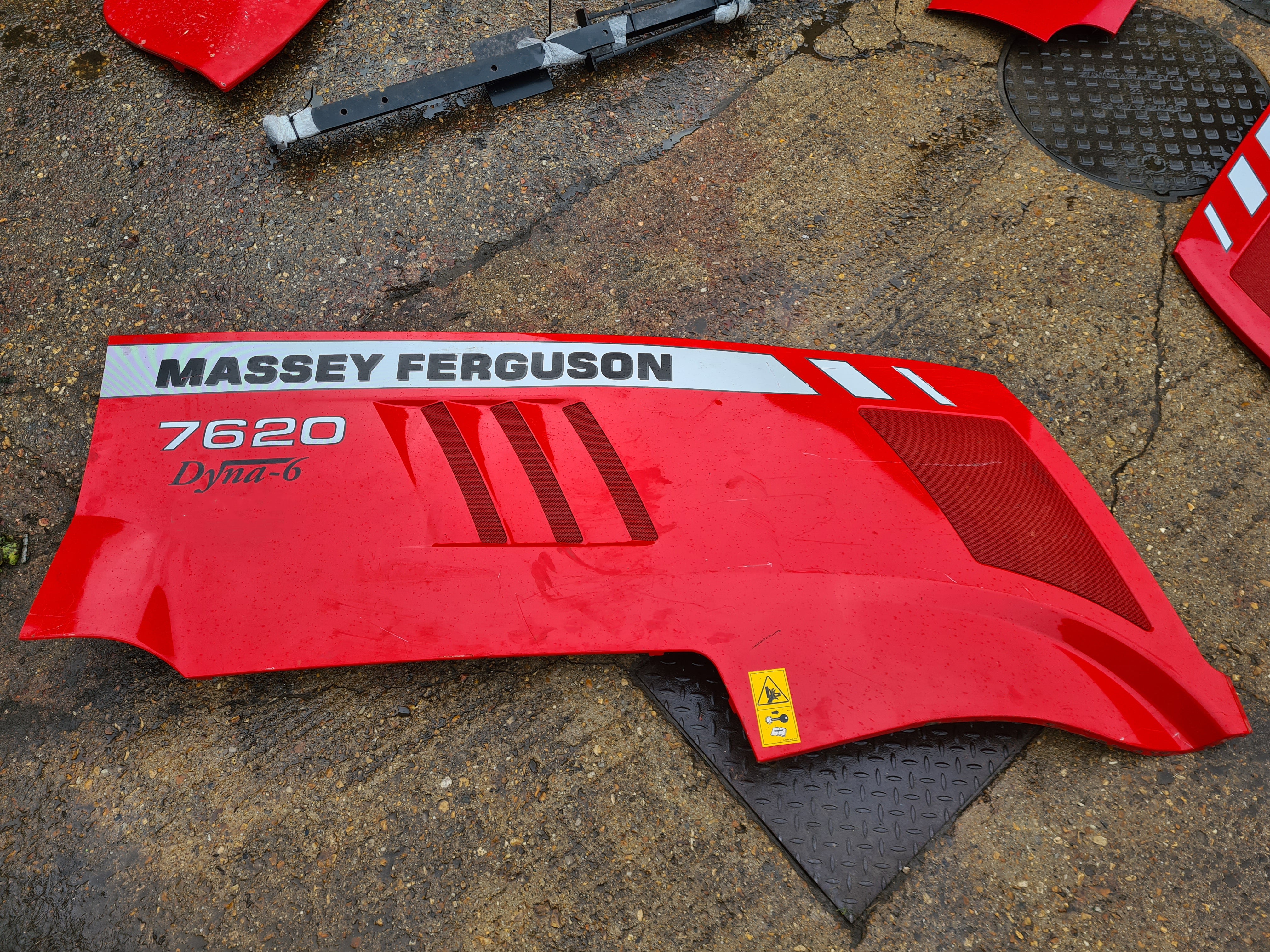 Pair of MF 7620 Dyna-6 Bonnet Side Panels