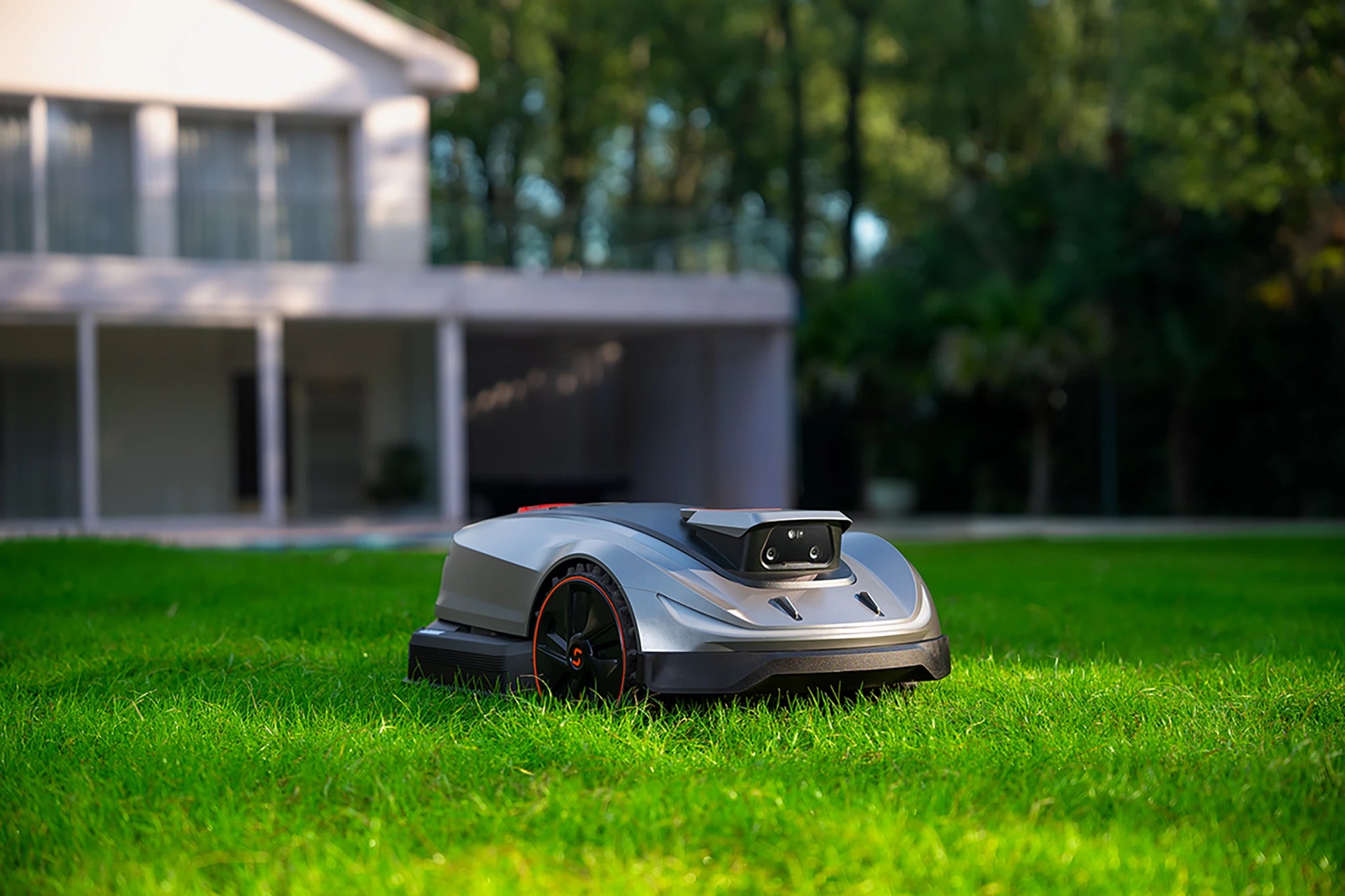 Sunseeker X5 Gen2 Robotic Mower (2000m2 mowing area)