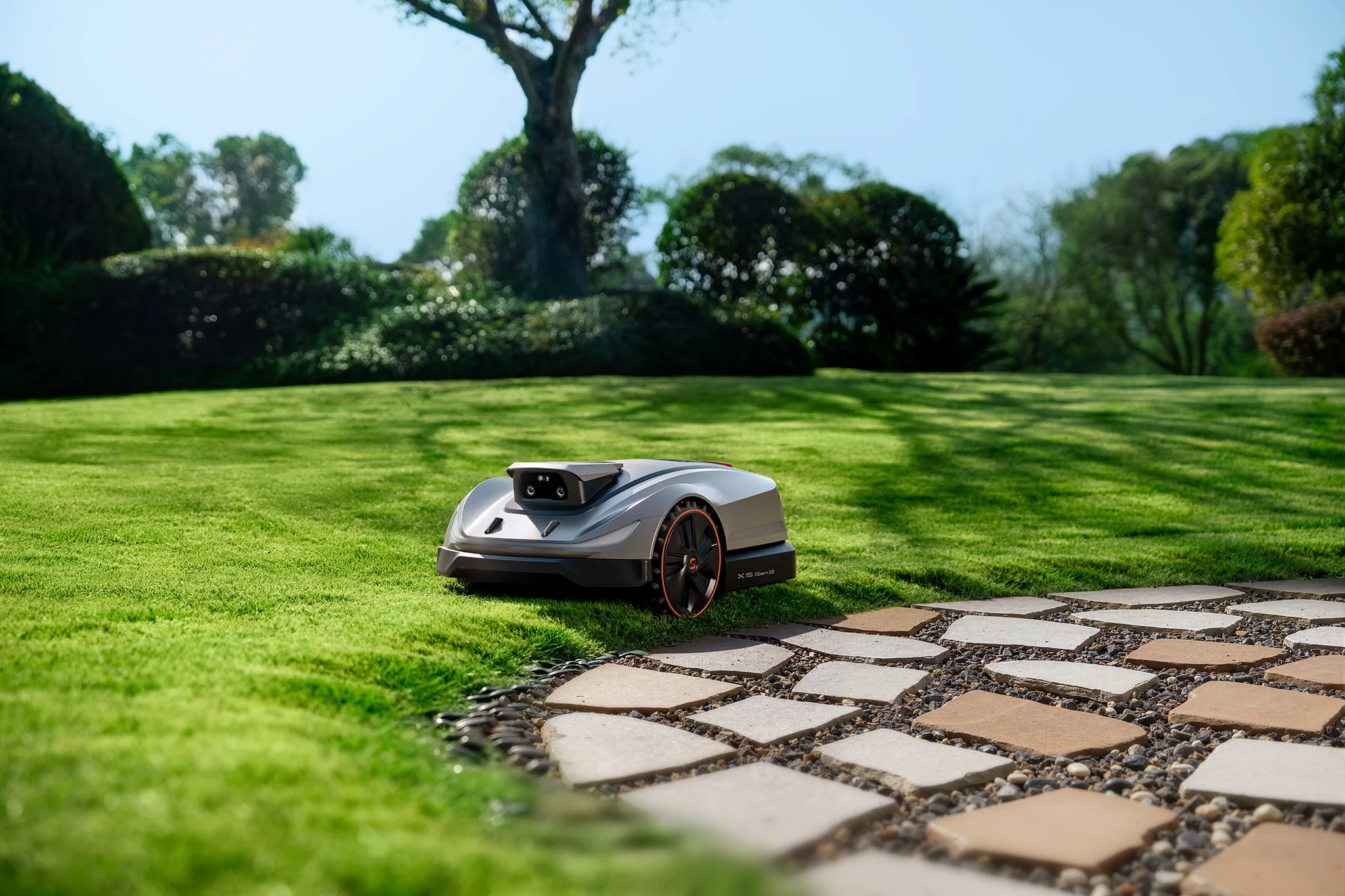 Sunseeker X5 Gen2 Robotic Mower (2000m2 mowing area)