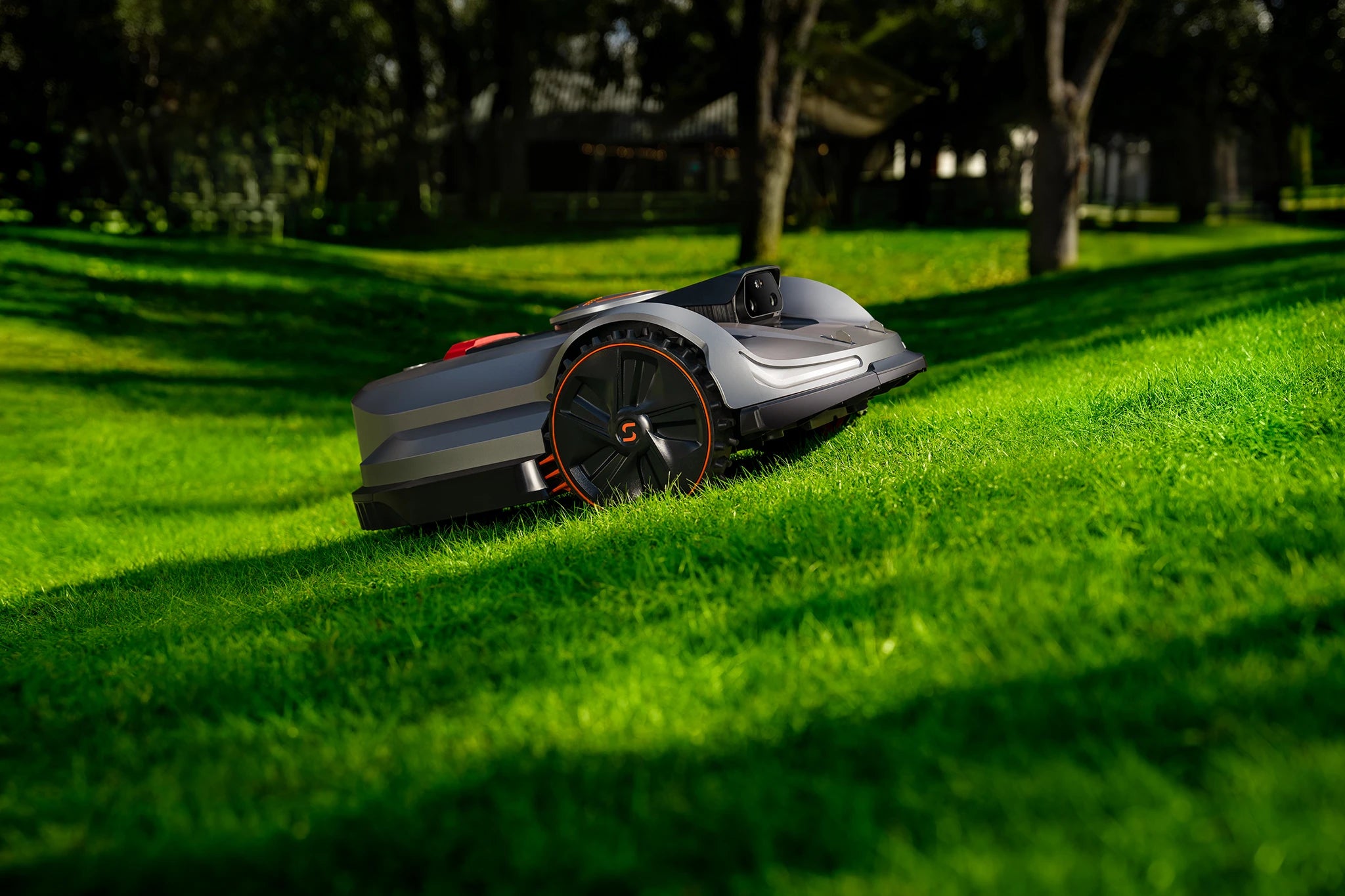 Sunseeker X7 Plus Gen2 Robotic Mower (6000m2 mowing area)